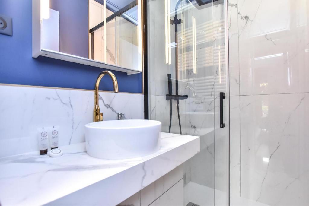 Luxury Paris La Vie En Rose Jacuzzi Terrasse Parking Apartment Bagian luar foto